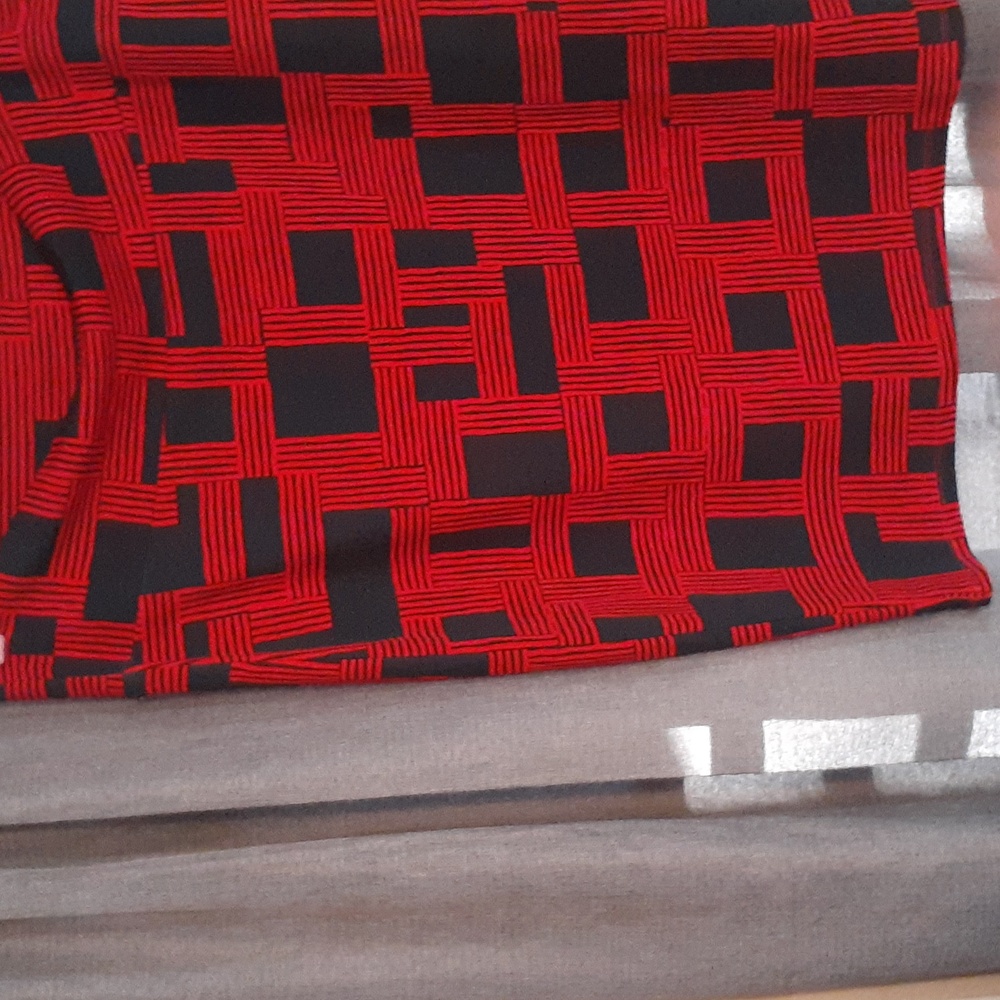 Lularoe mid length skirt. Siz 3X